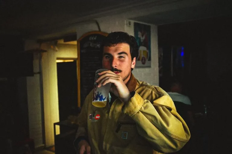 Un moment de fête au Café des Sports, La Rochefoucauld